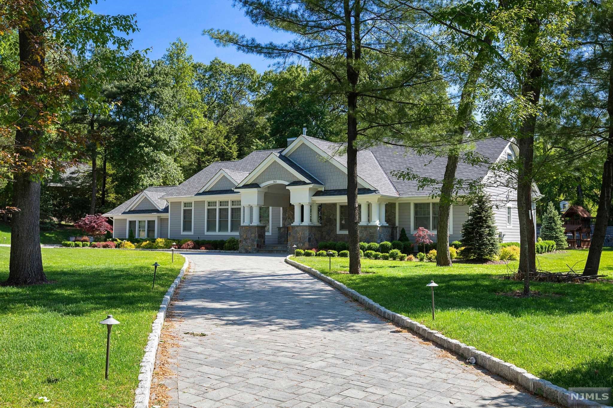 Franklin Lakes, New Jersey Home a luxury home for sale in Franklin