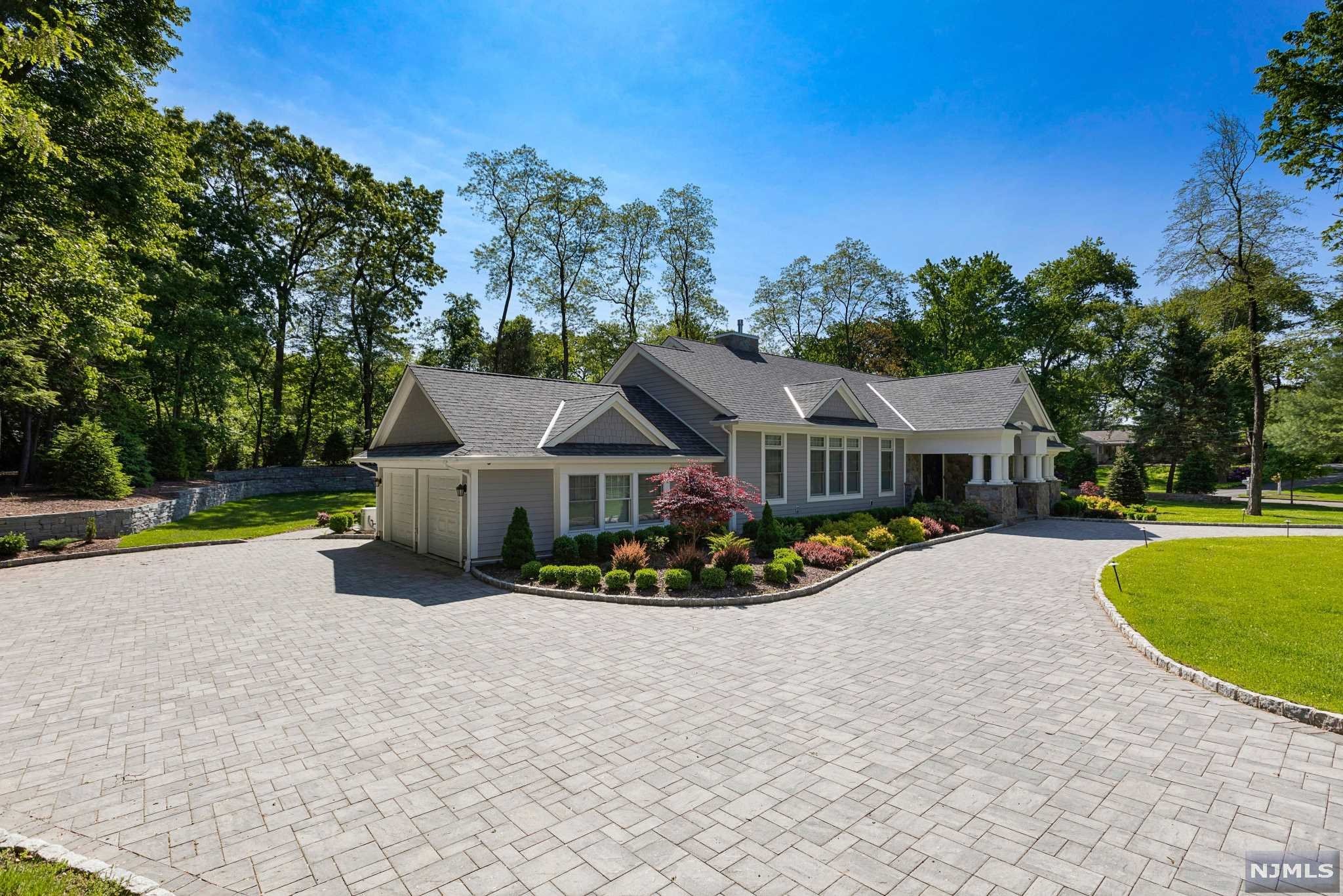 Franklin Lakes, New Jersey Home a luxury home for sale in Franklin