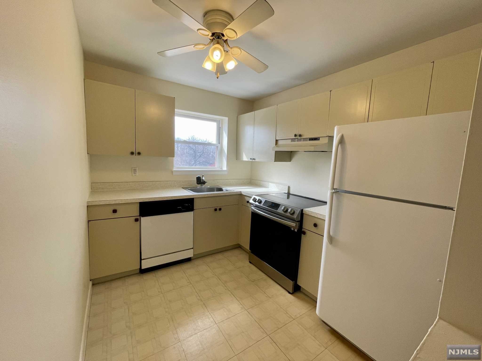 MLS Number 24007271 - 1 bed,1 bath, Condo/Coop/Townhouse Property for ...