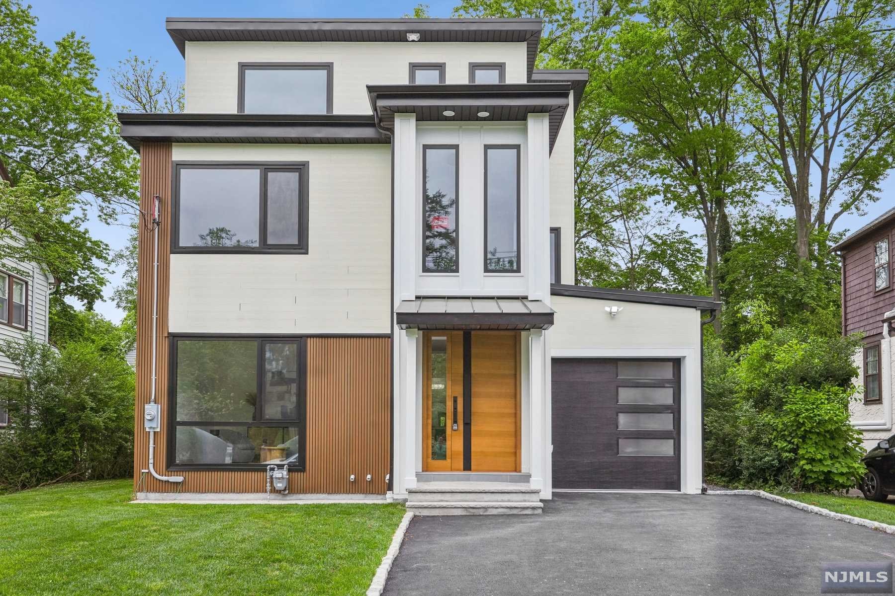 $2,398,000 Contemporary