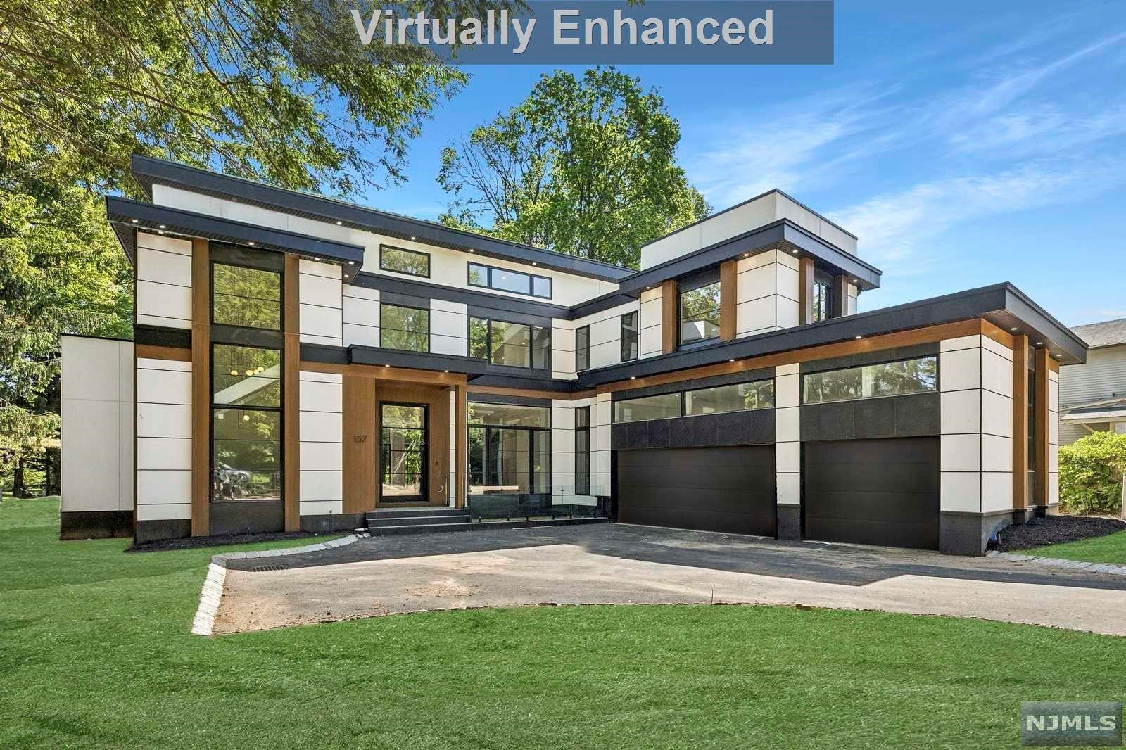 $3,895,000 Contemporary