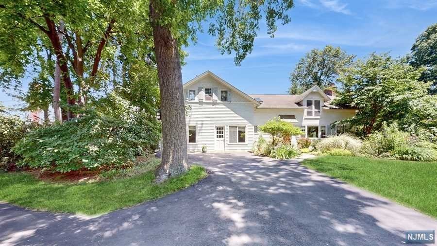 $1,399,000 Colonial