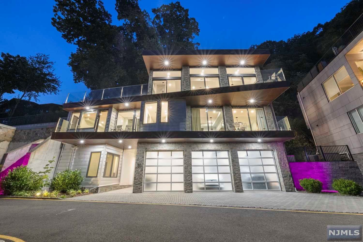 $3,499,000 Contemporary