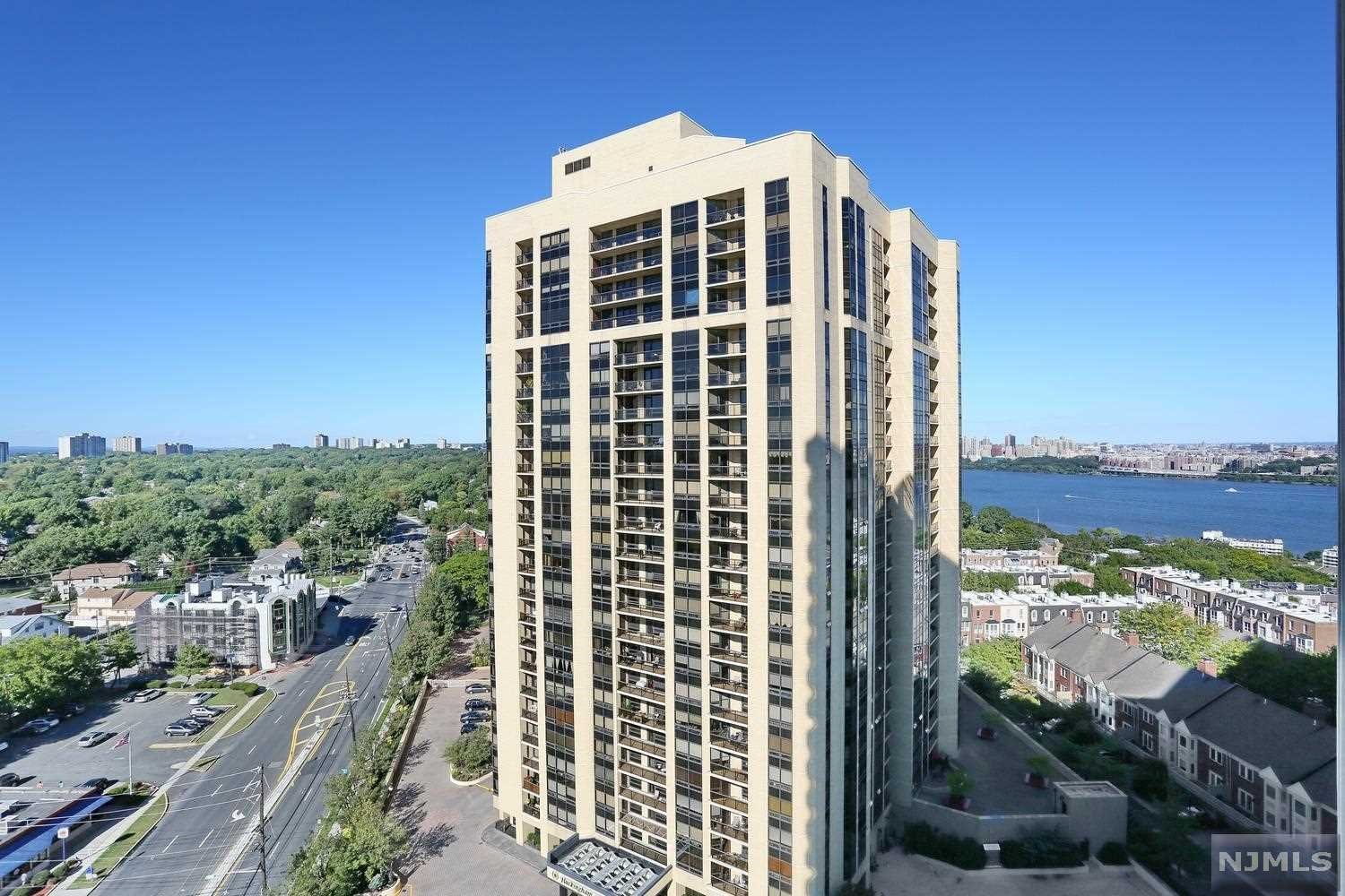 $899,000 Condo