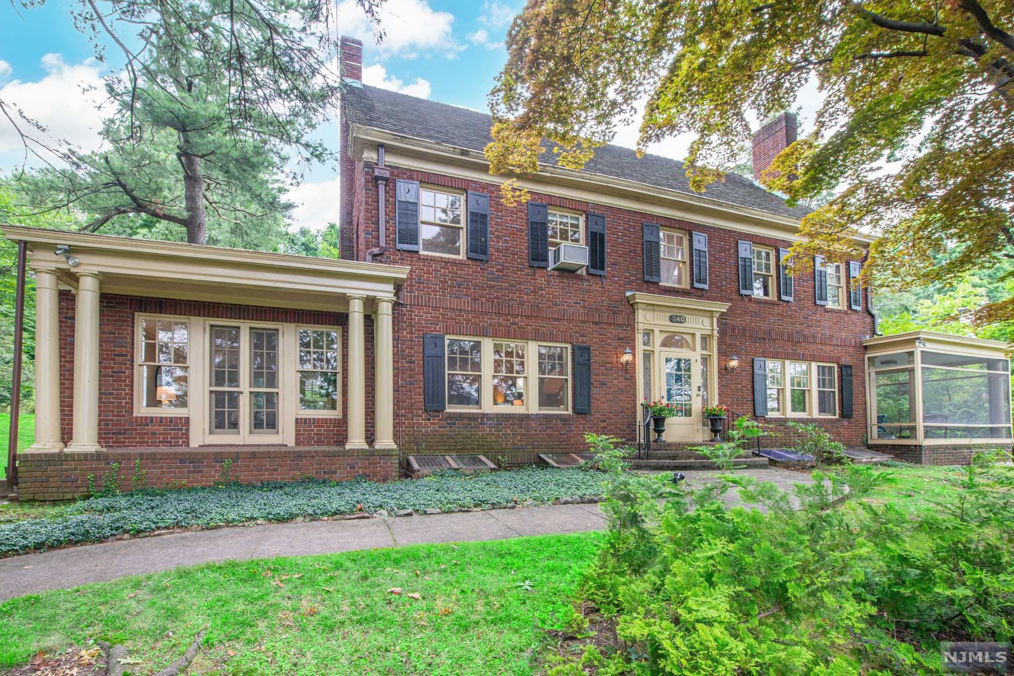 $2,249,000 Colonial