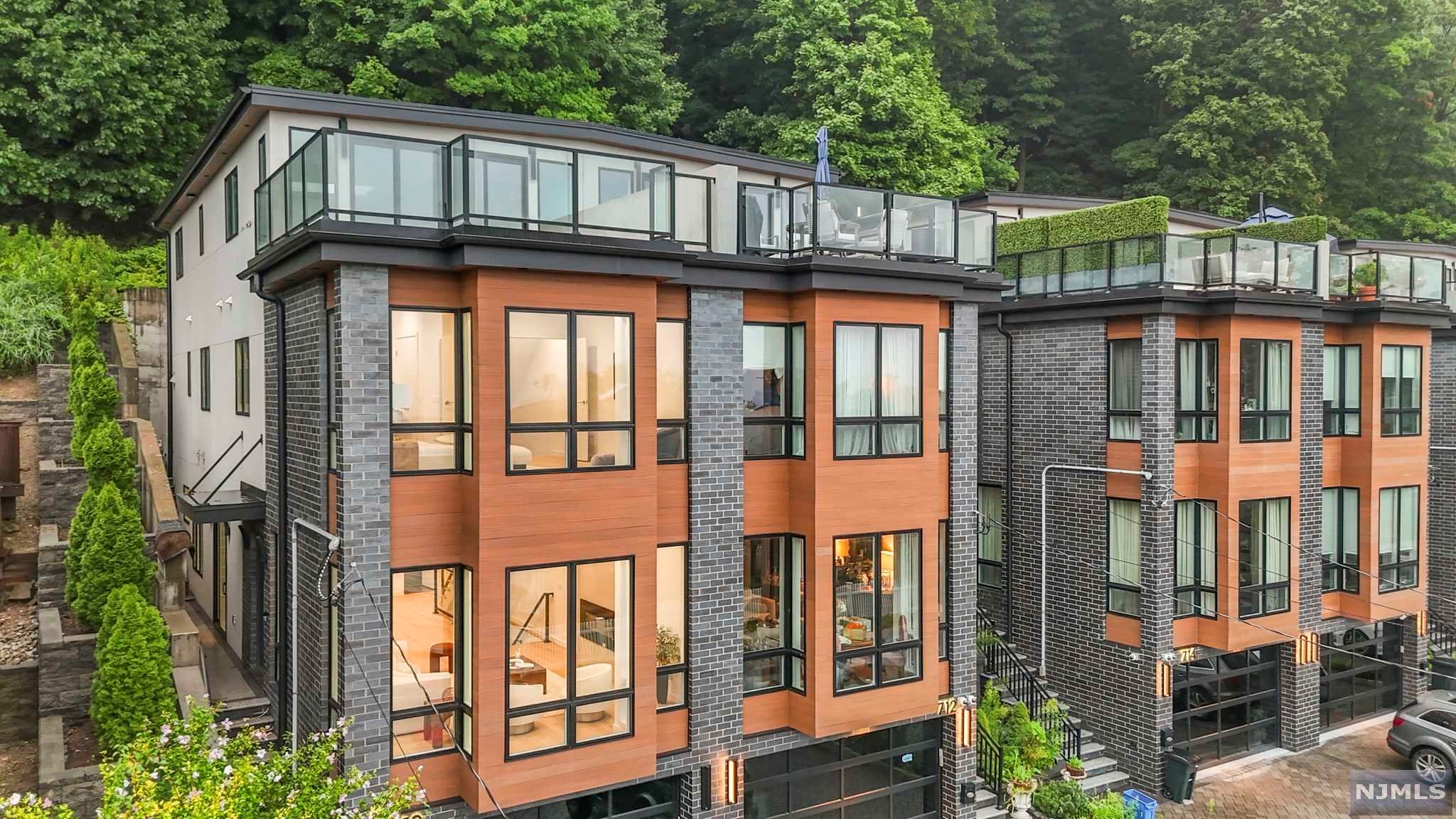 $1,599,000 Townhouse