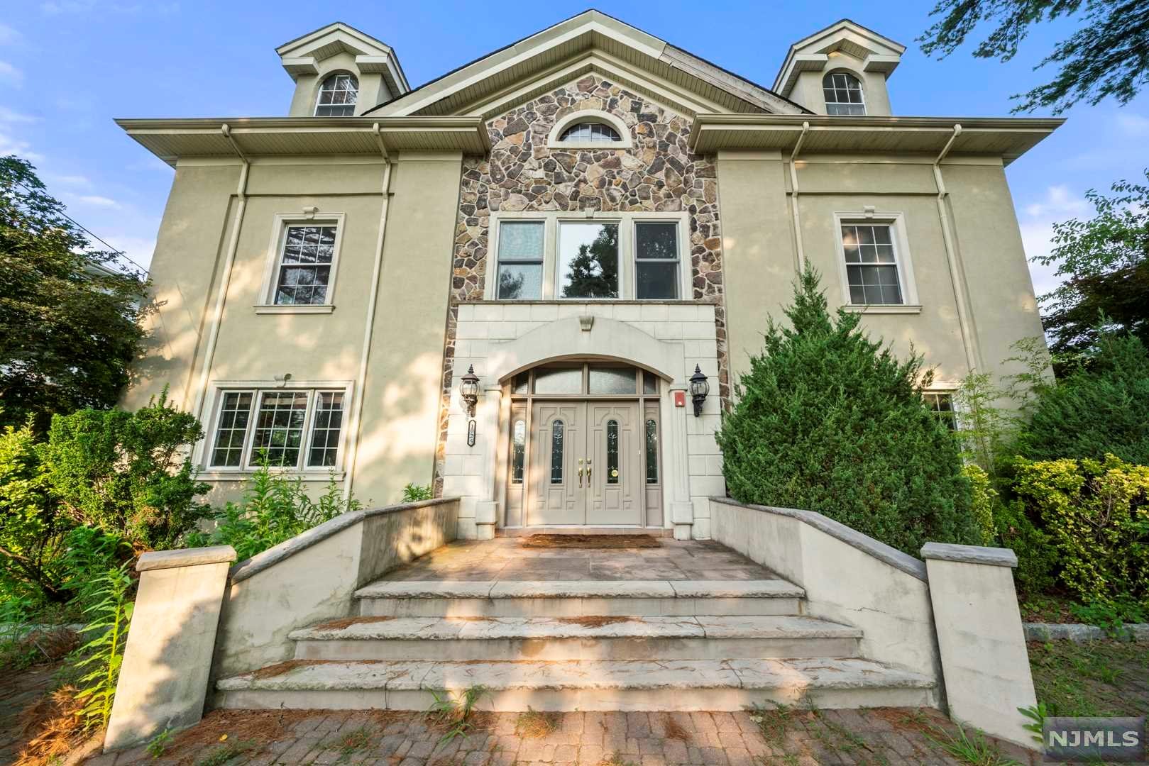 $1,699,000 Colonial