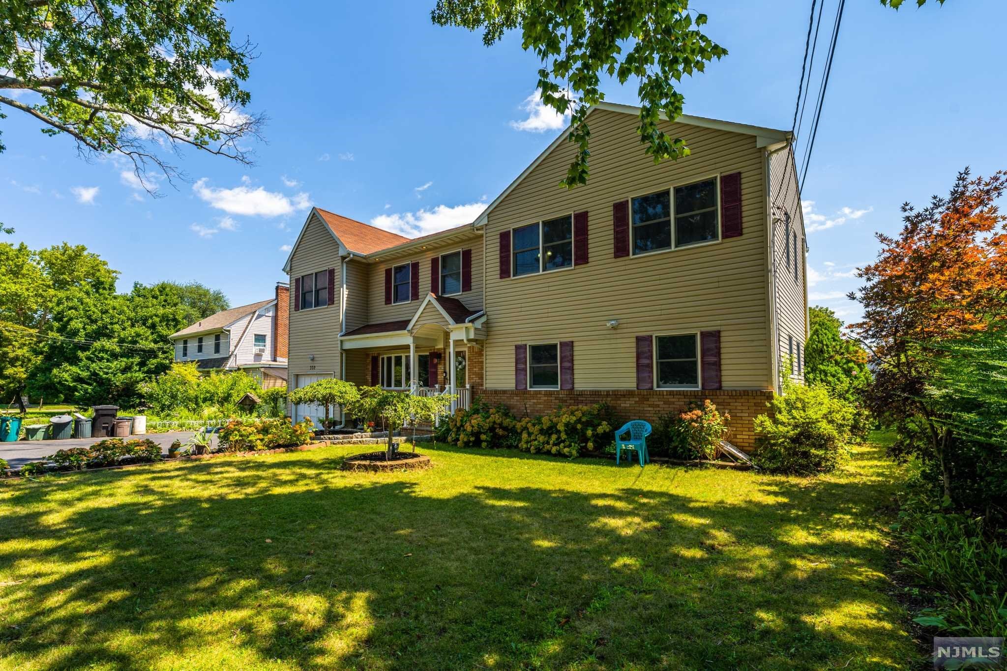 $1,075,000 Colonial