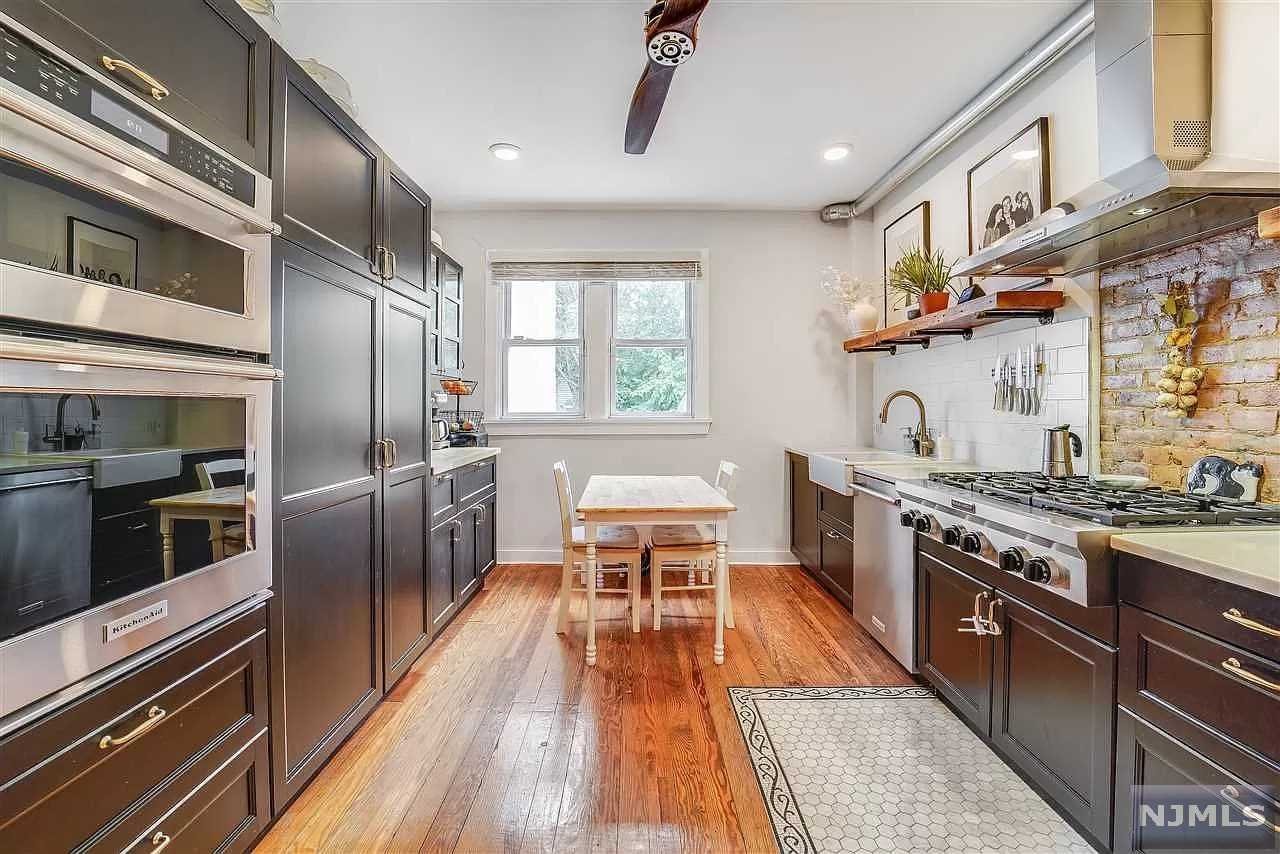 $825,000 Rowhouse