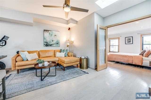 $799,000 Condo