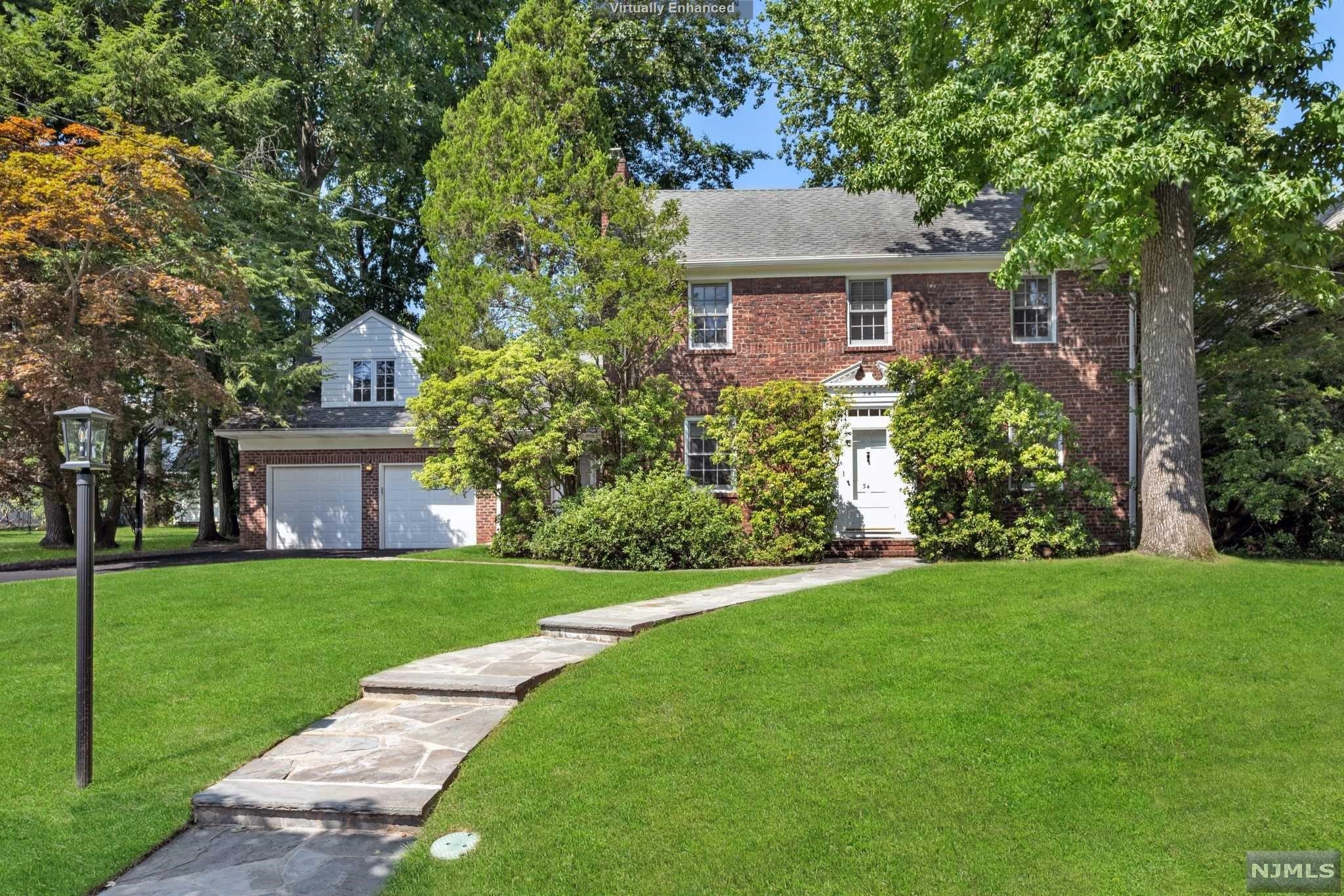 $1,995,000 Colonial