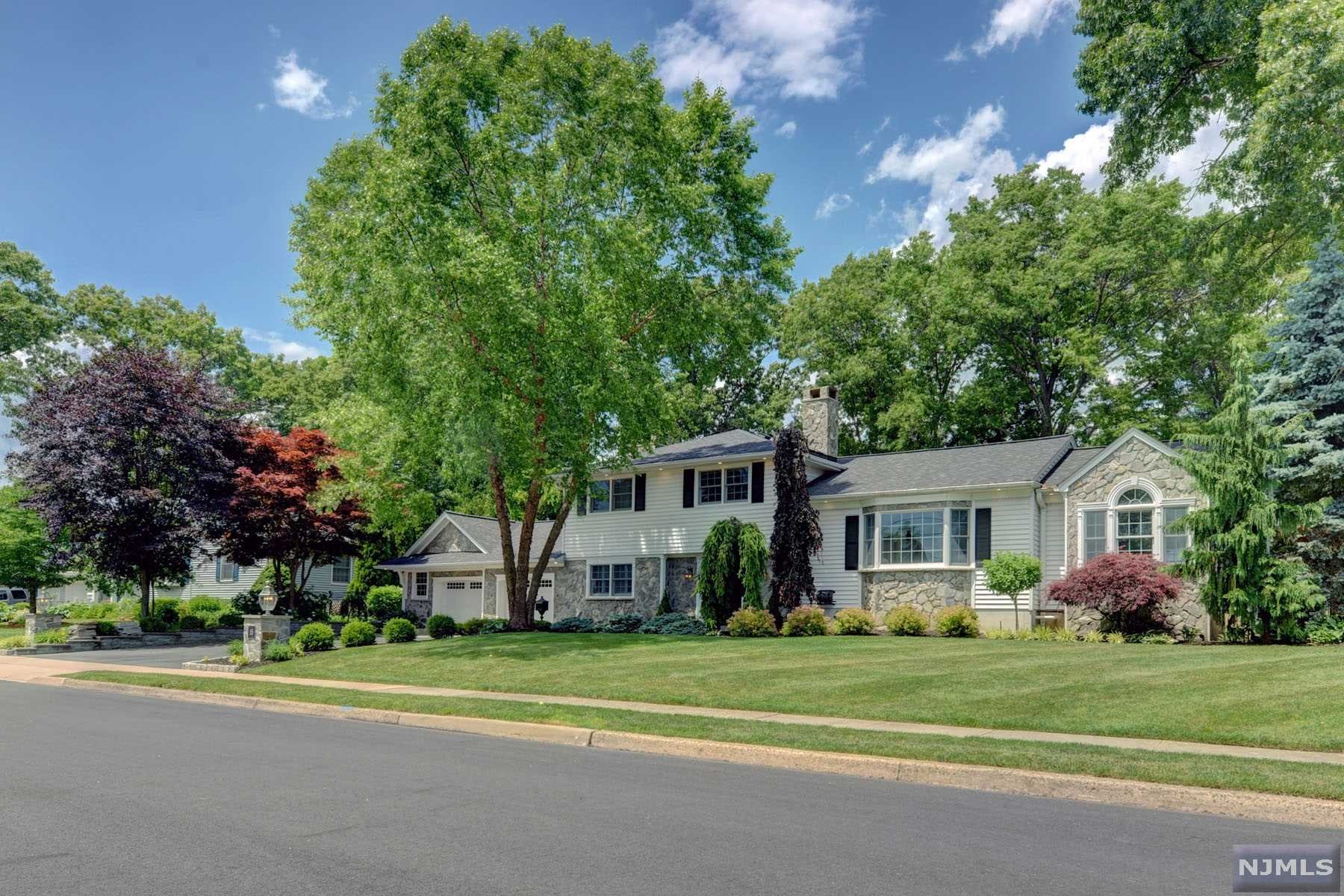 $949,900 Split Level