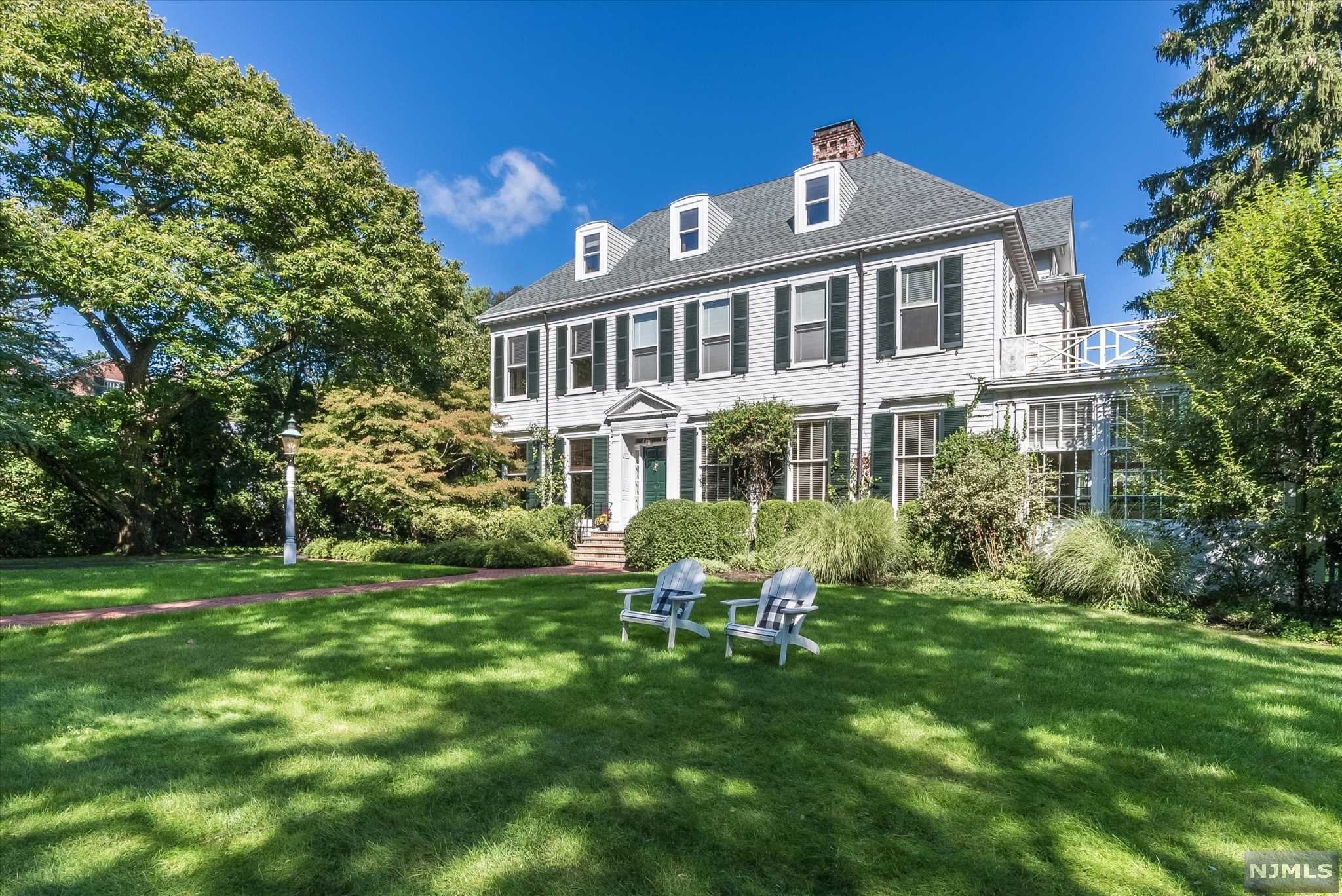 $2,950,000 Colonial