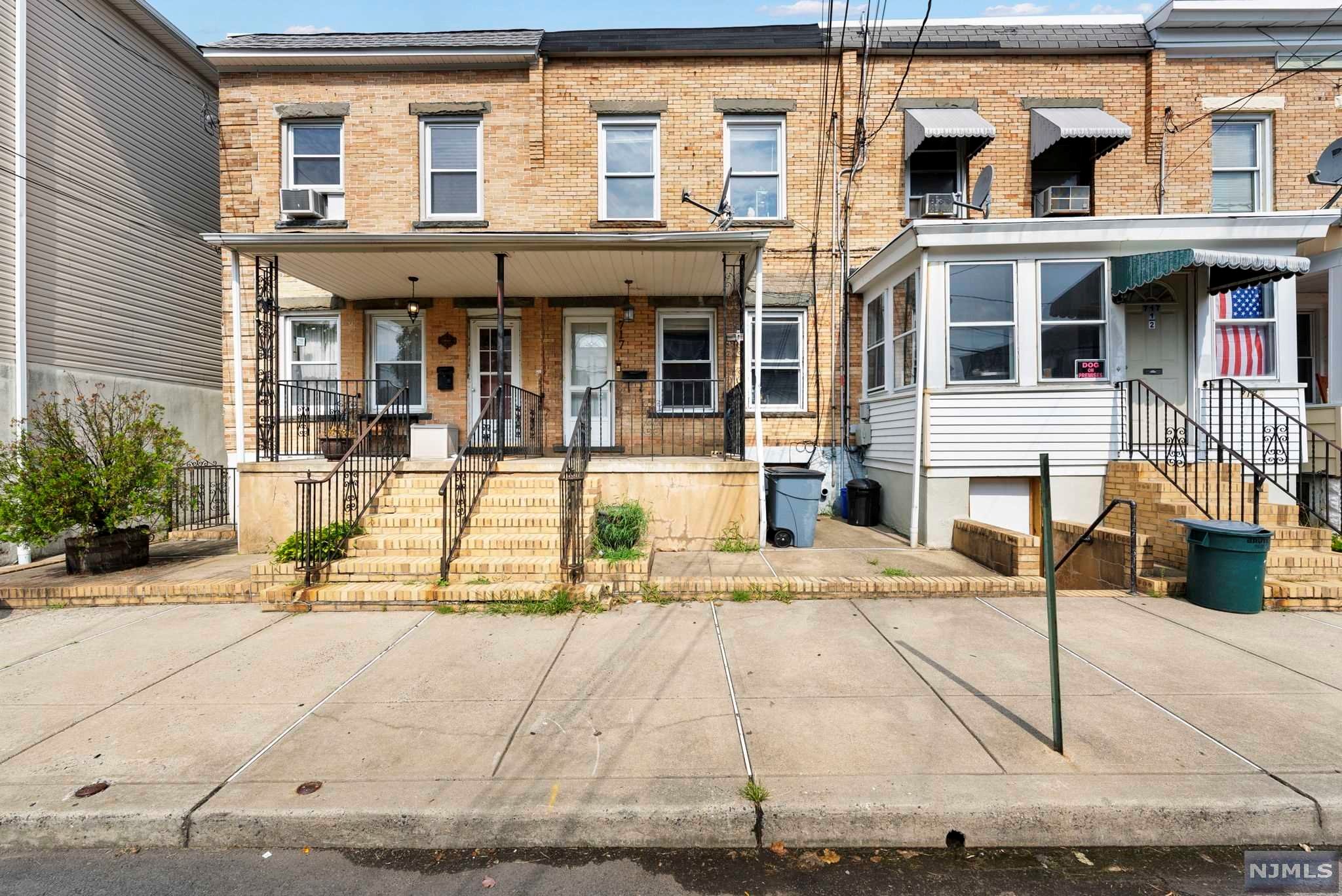 $395,000 Rowhouse