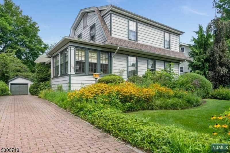 $789,000 Colonial