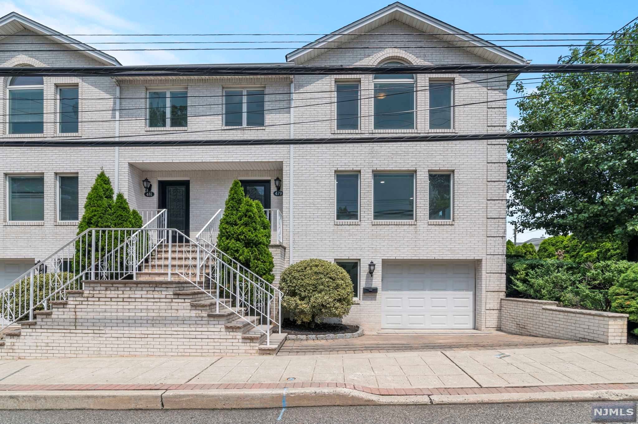 $925,000 Townhouse