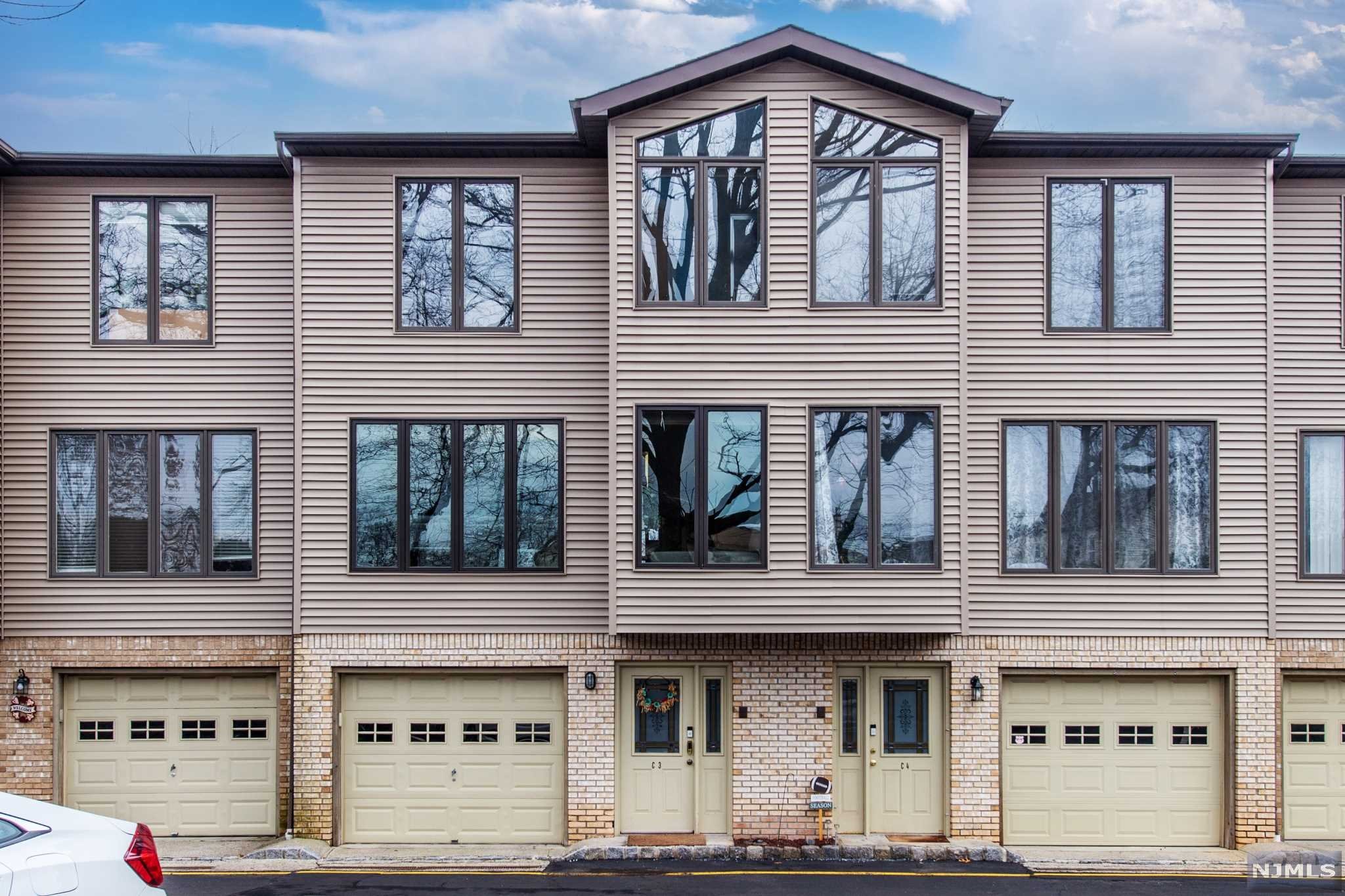 $529,900 Townhouse