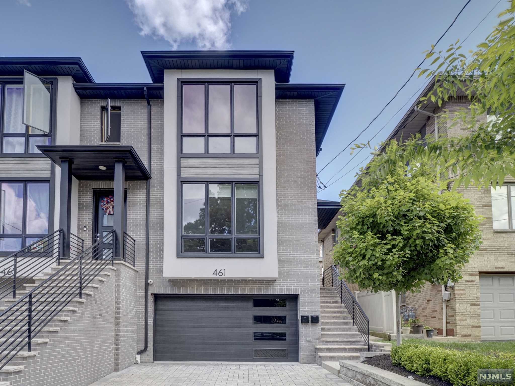 $1,250,000 Townhouse