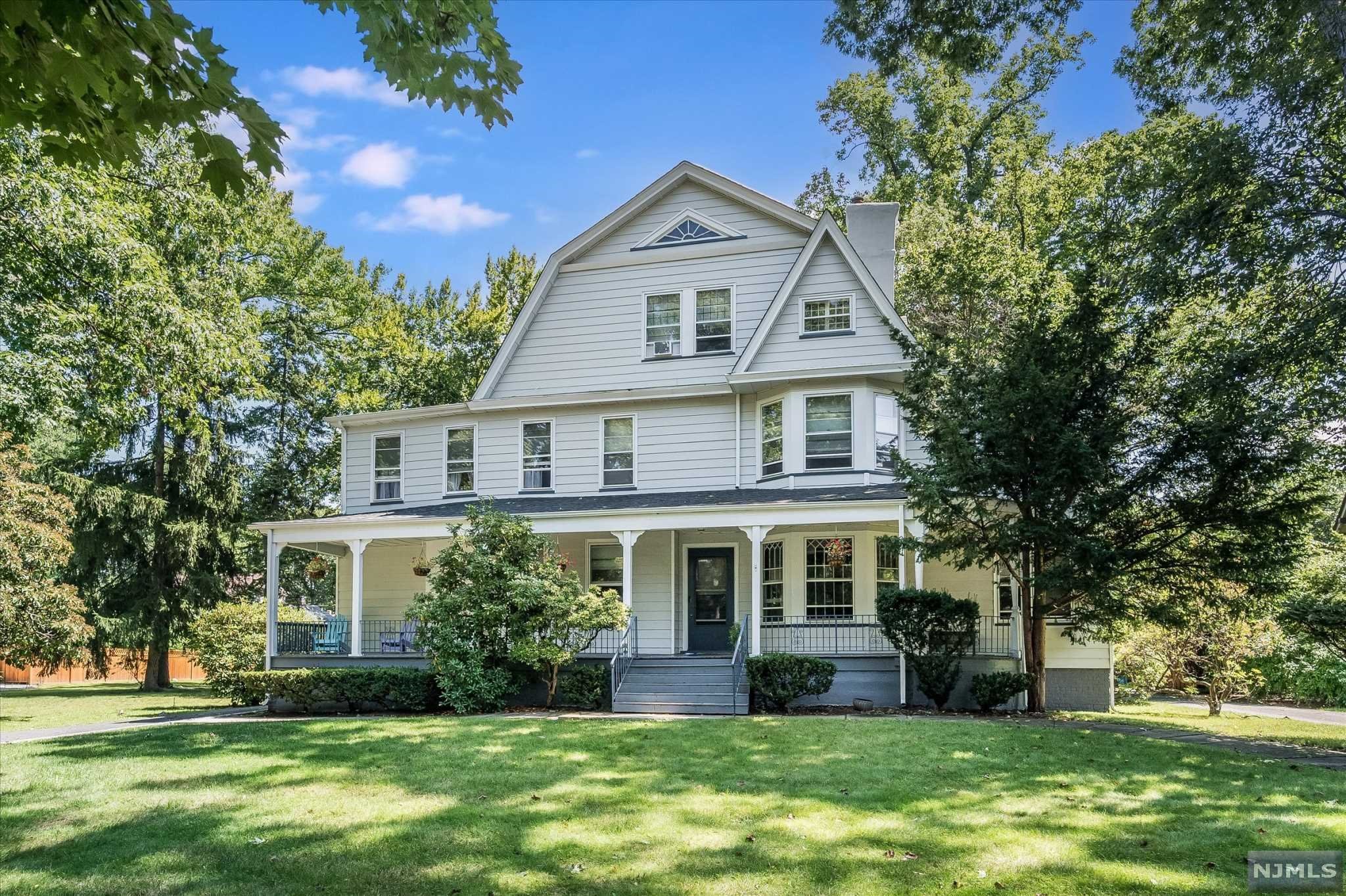 $1,600,000 Colonial