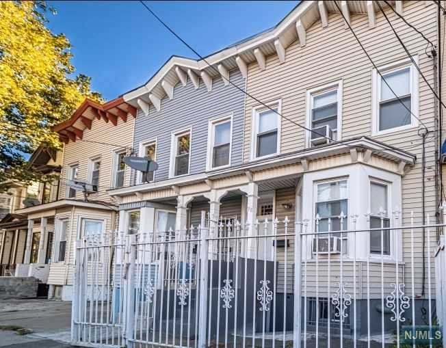 $464,500 Rowhouse