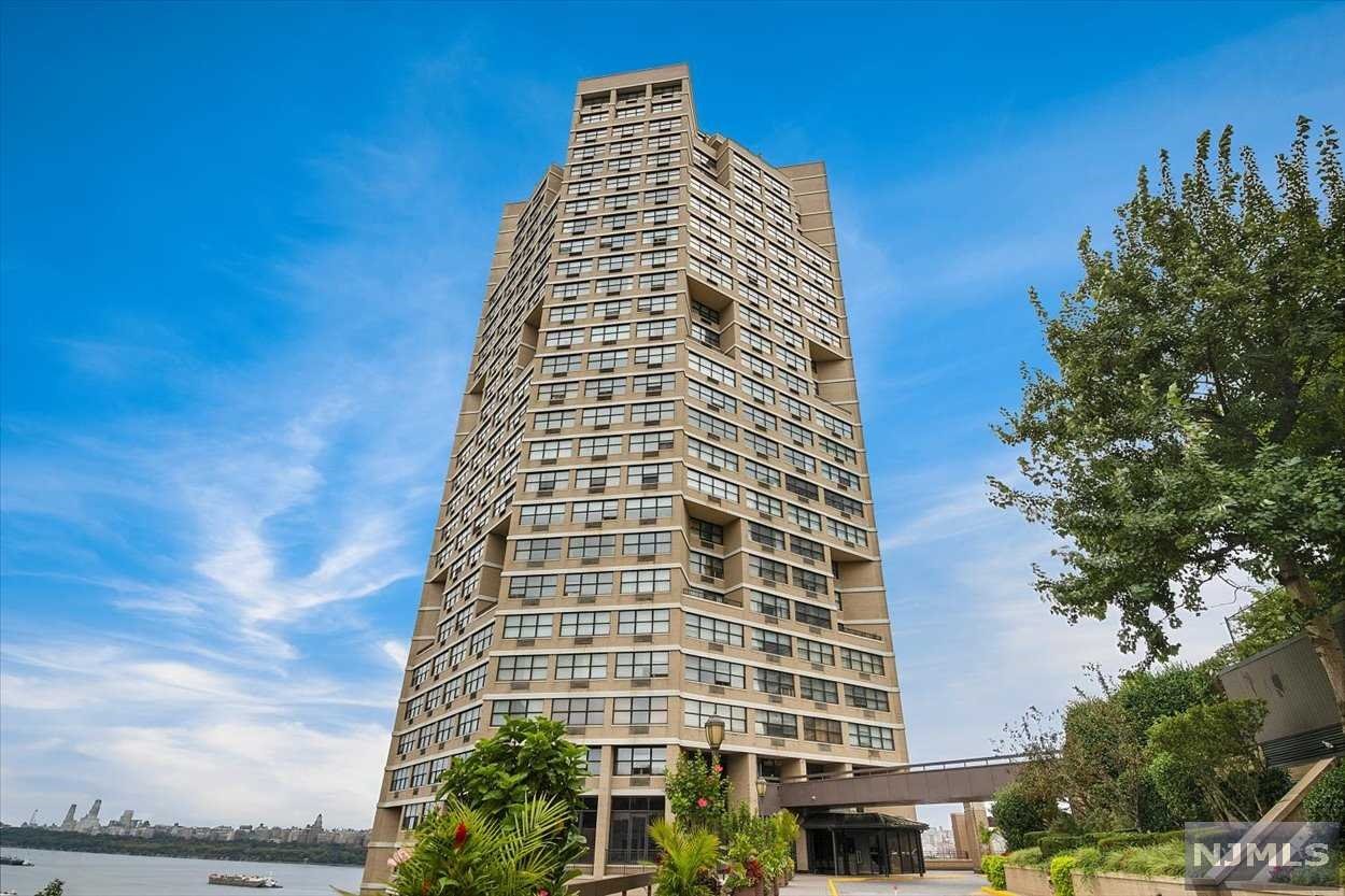 $575,000 Condo