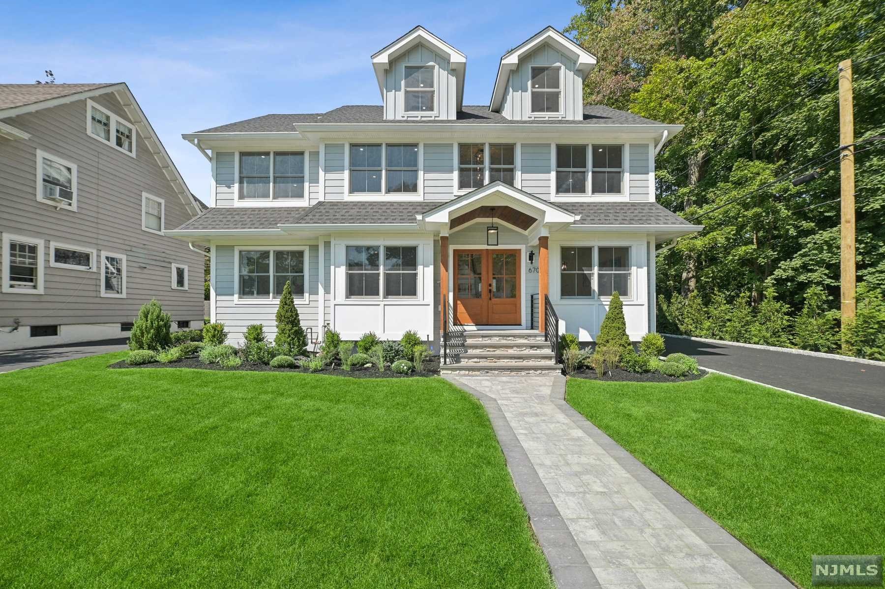 $1,899,999 Colonial