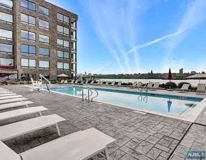 $1,425,000 Condo