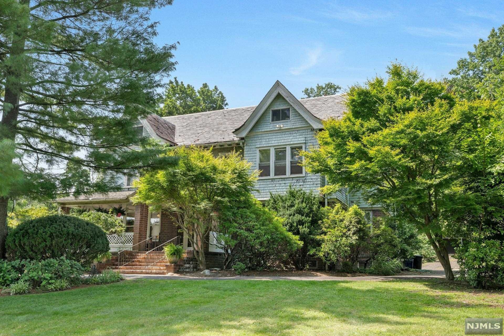 $1,399,000 Colonial