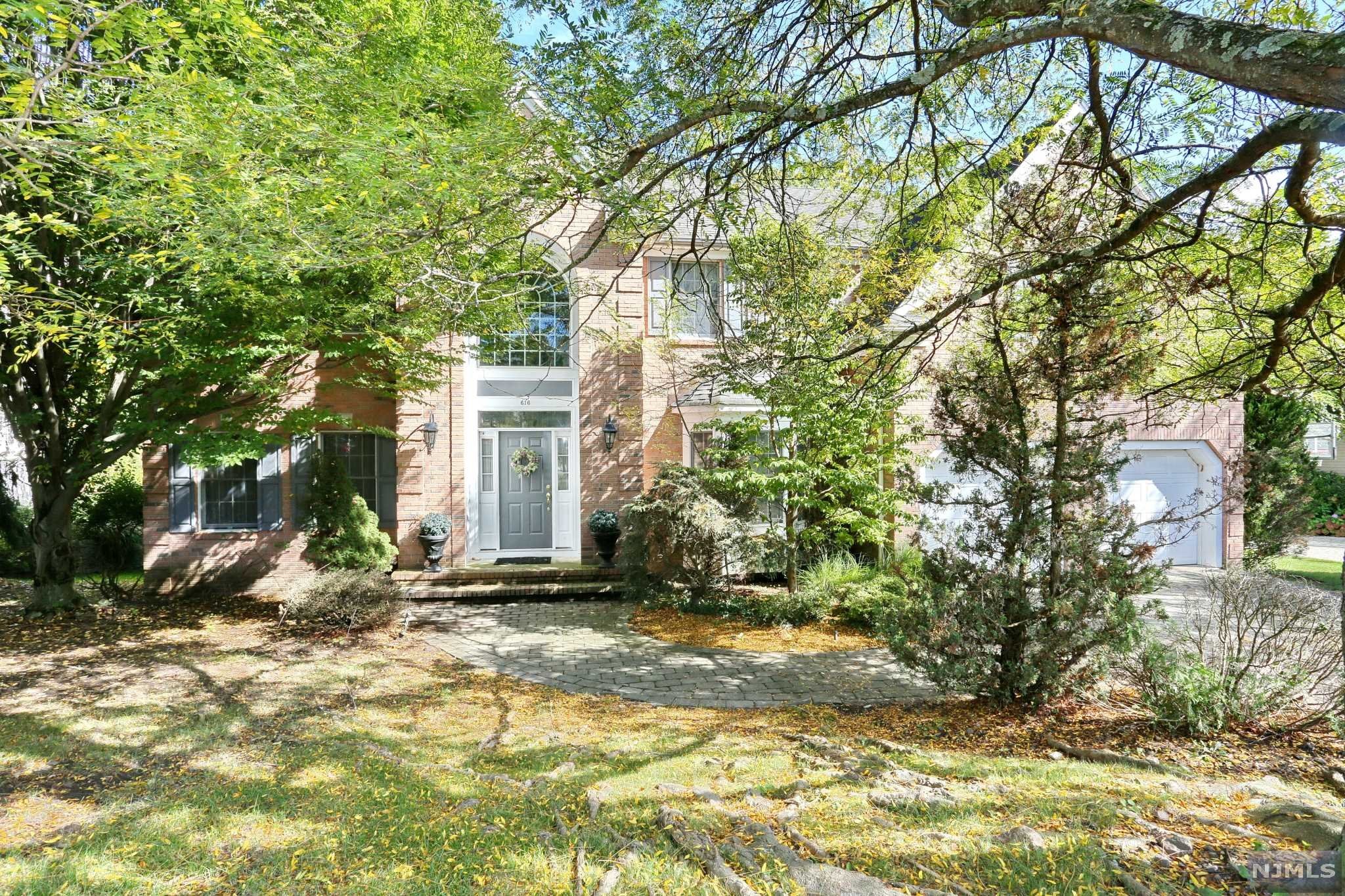 $1,200,000 Colonial