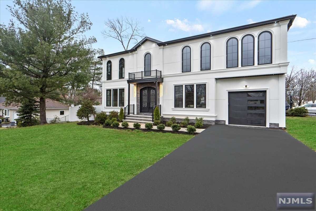 $1,580,000 Colonial