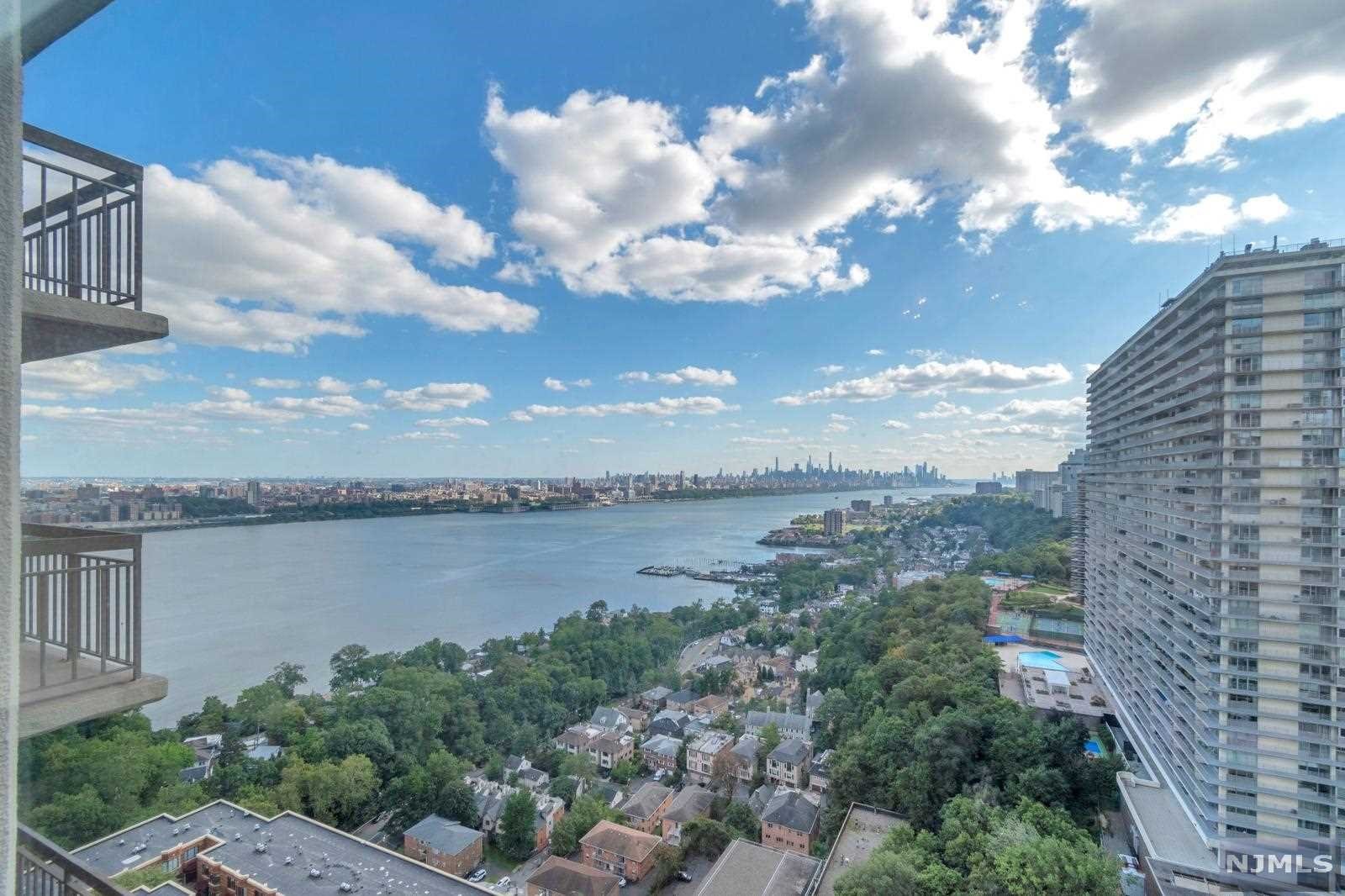 $899,000 Condo