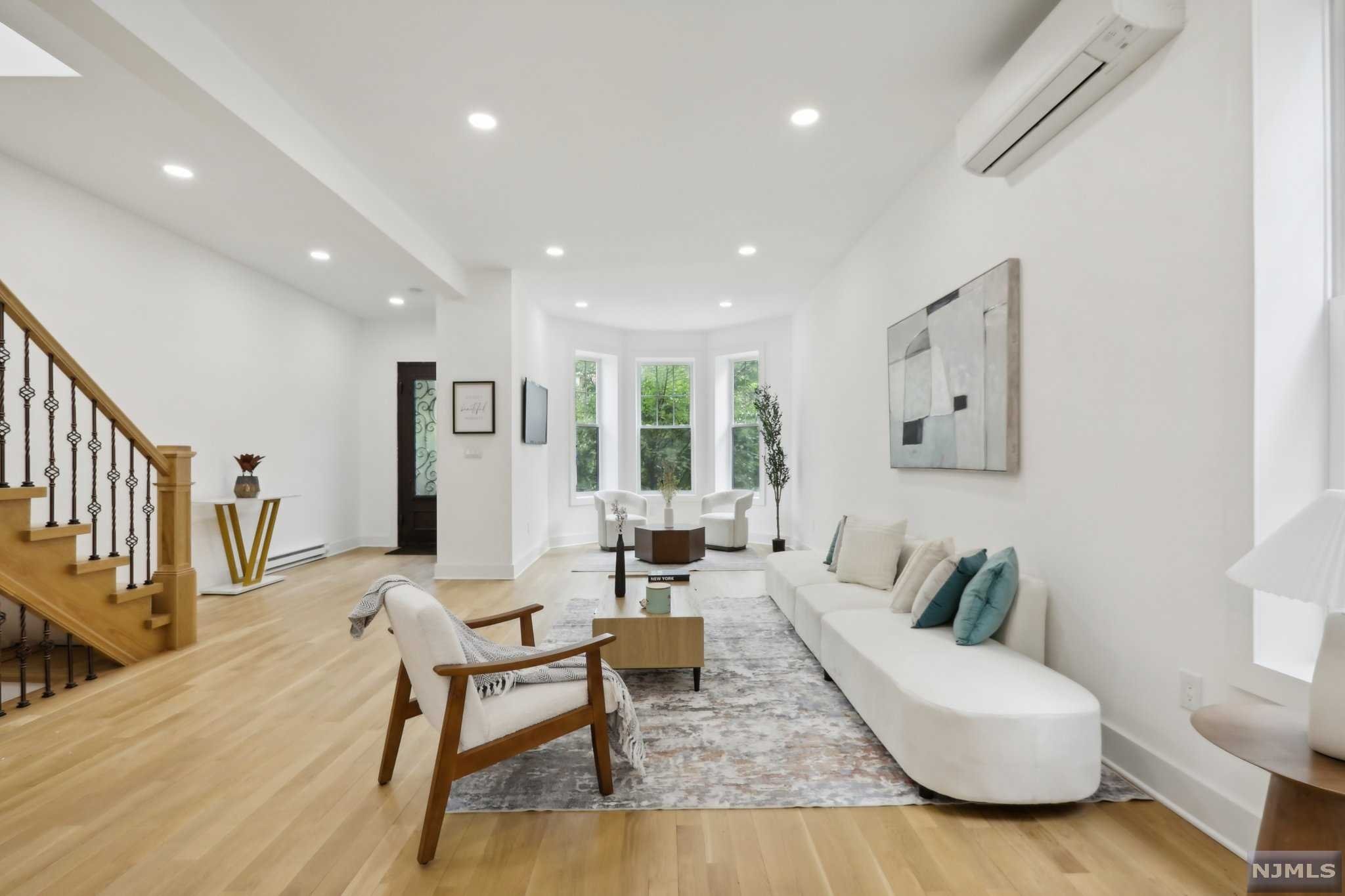 $849,000 Rowhouse