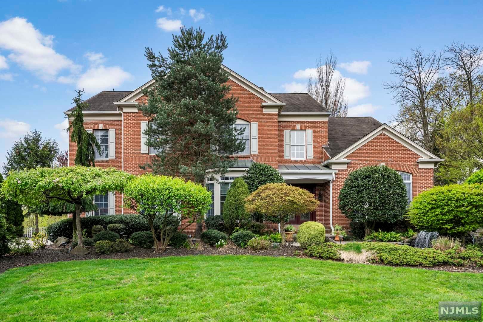 $2,299,000 Colonial