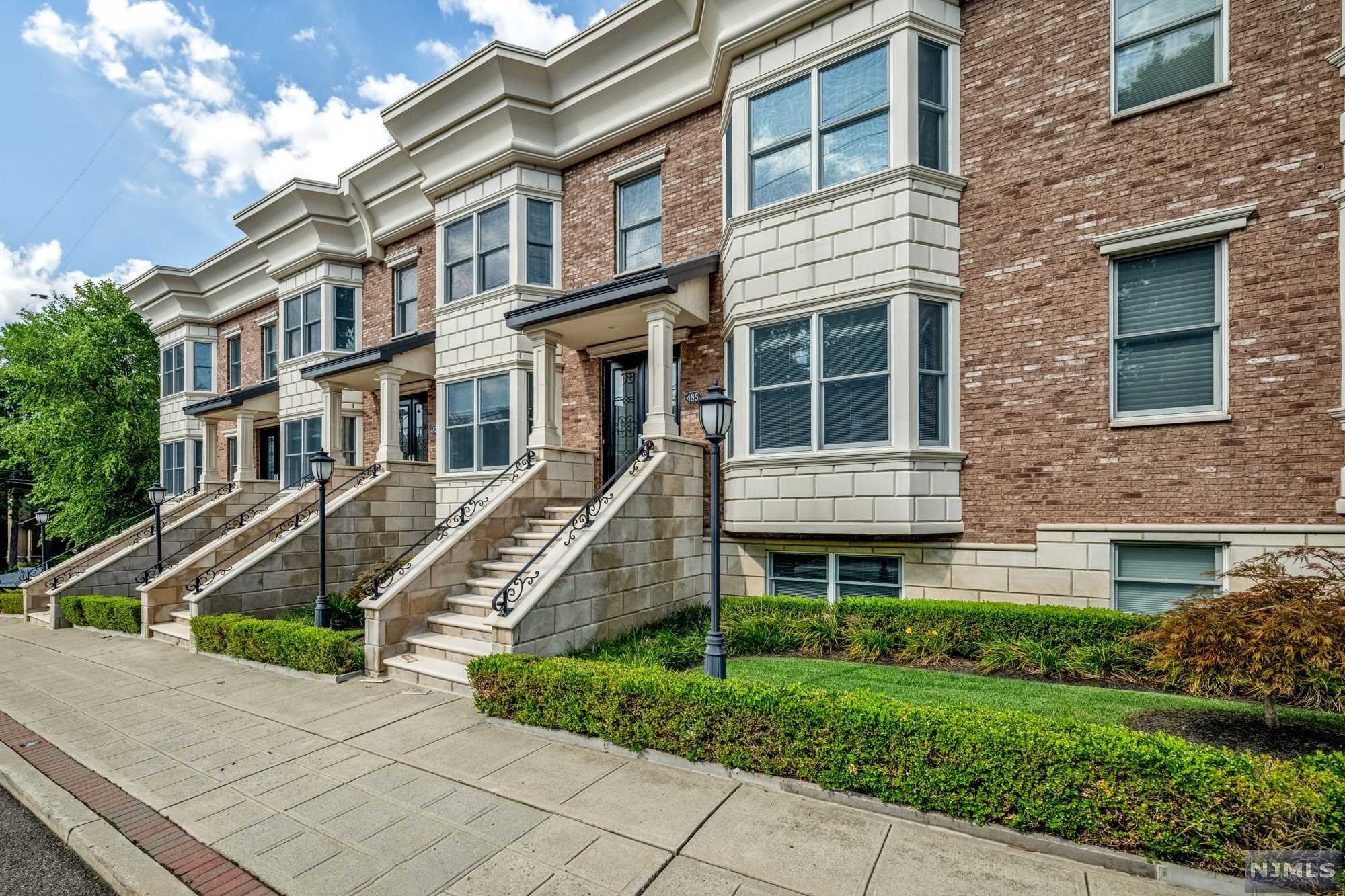 $1,079,000 Townhouse