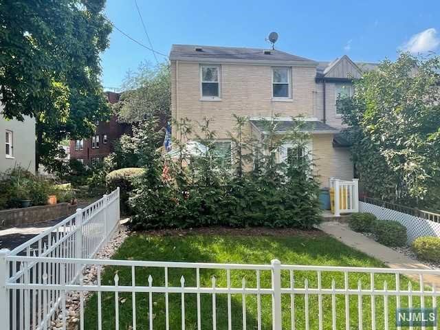 $419,900 Rowhouse