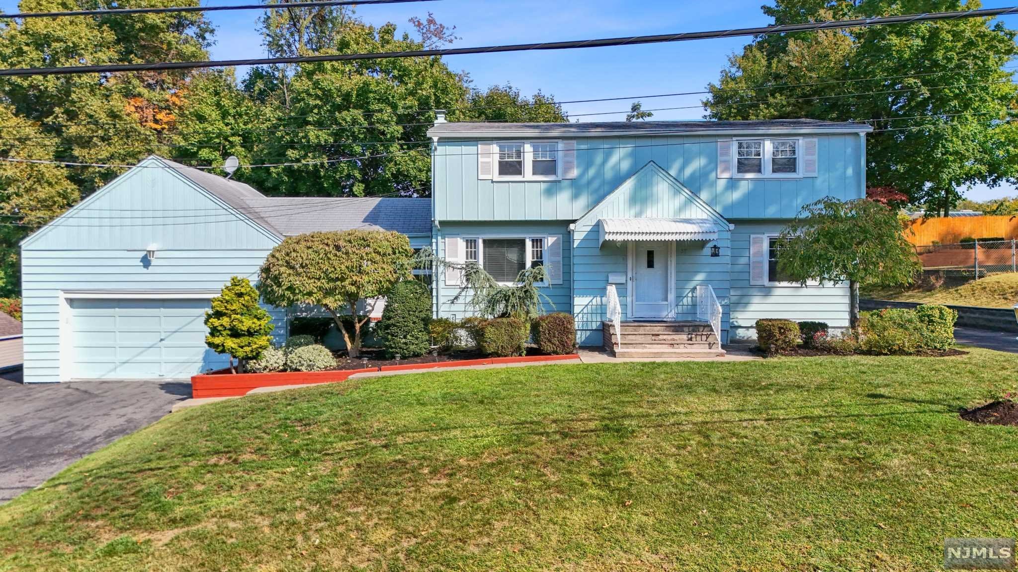 $850,000 Colonial