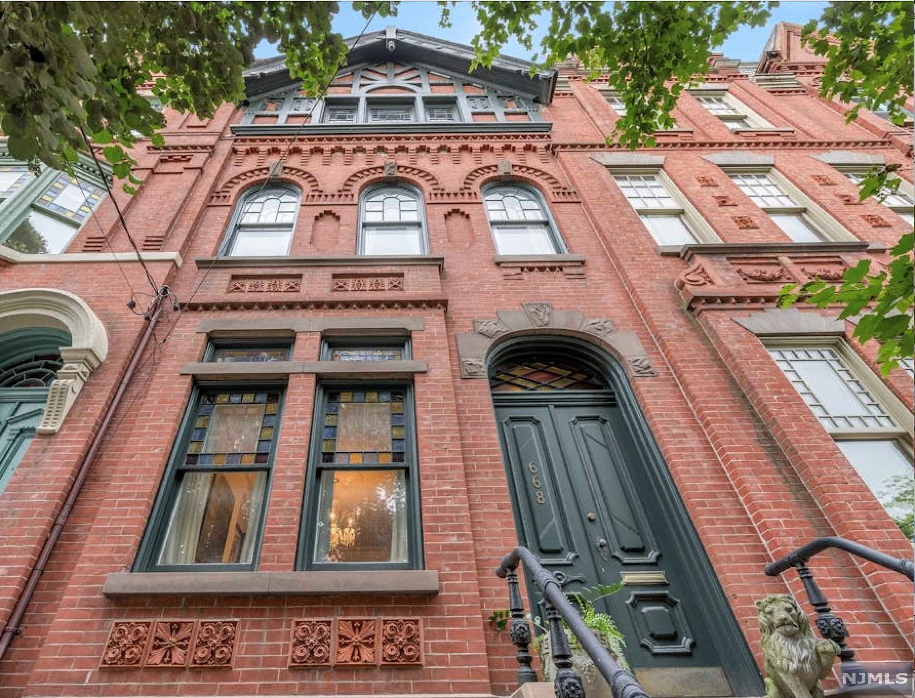 $2,095,000 Rowhouse