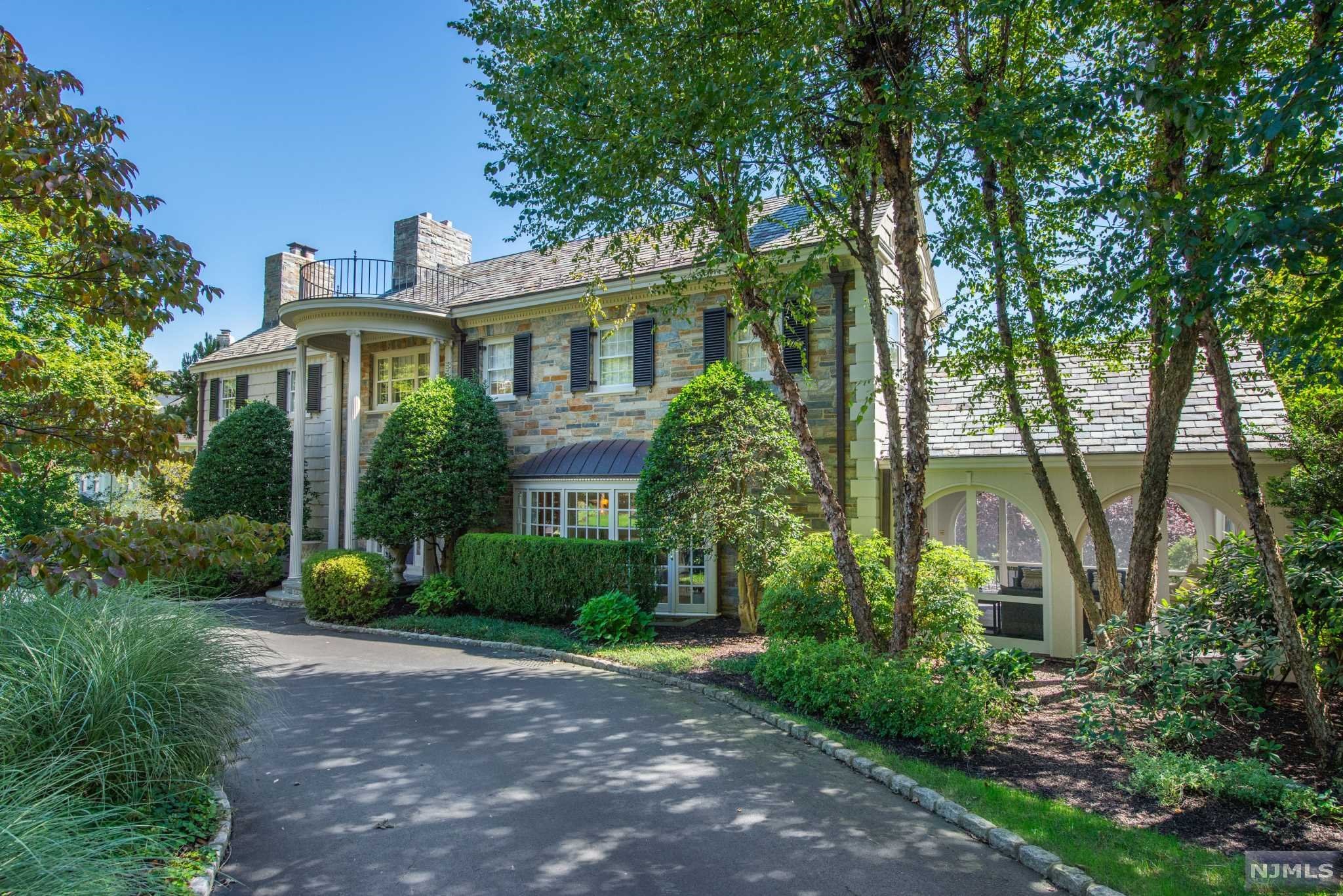 $2,995,000 Colonial