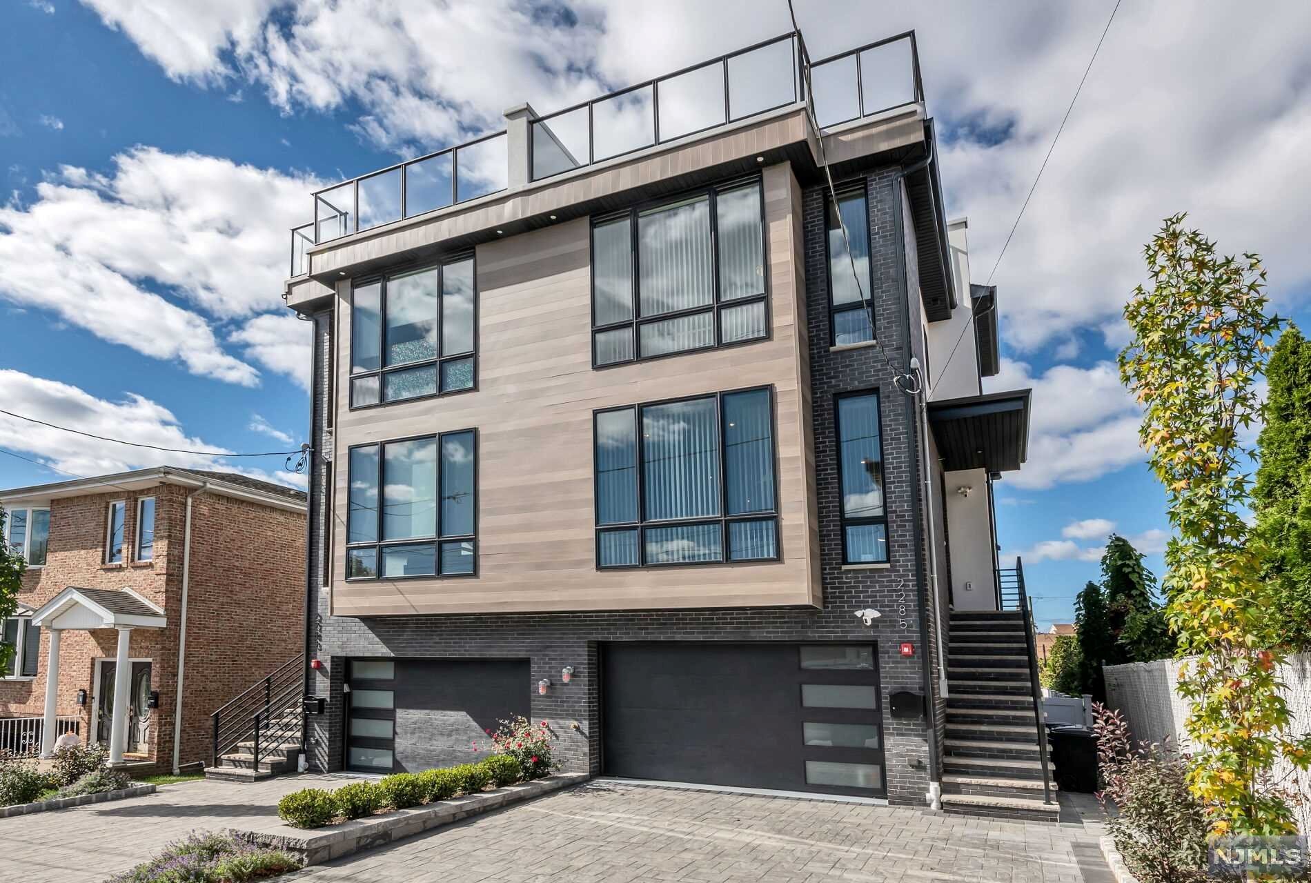 $1,399,000 Townhouse