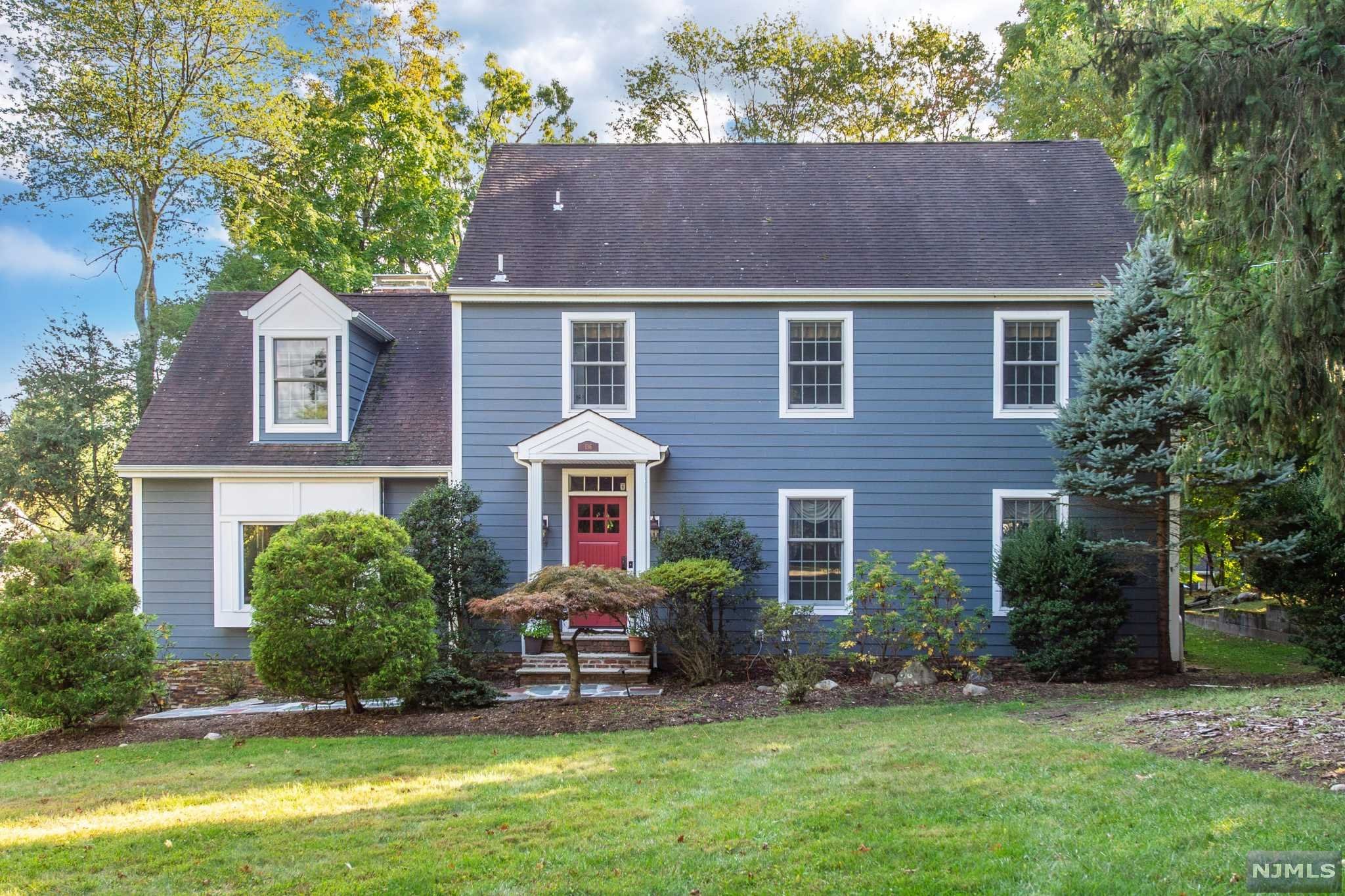 $1,159,000 Colonial