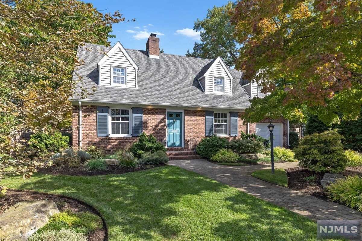 $1,285,000 Colonial