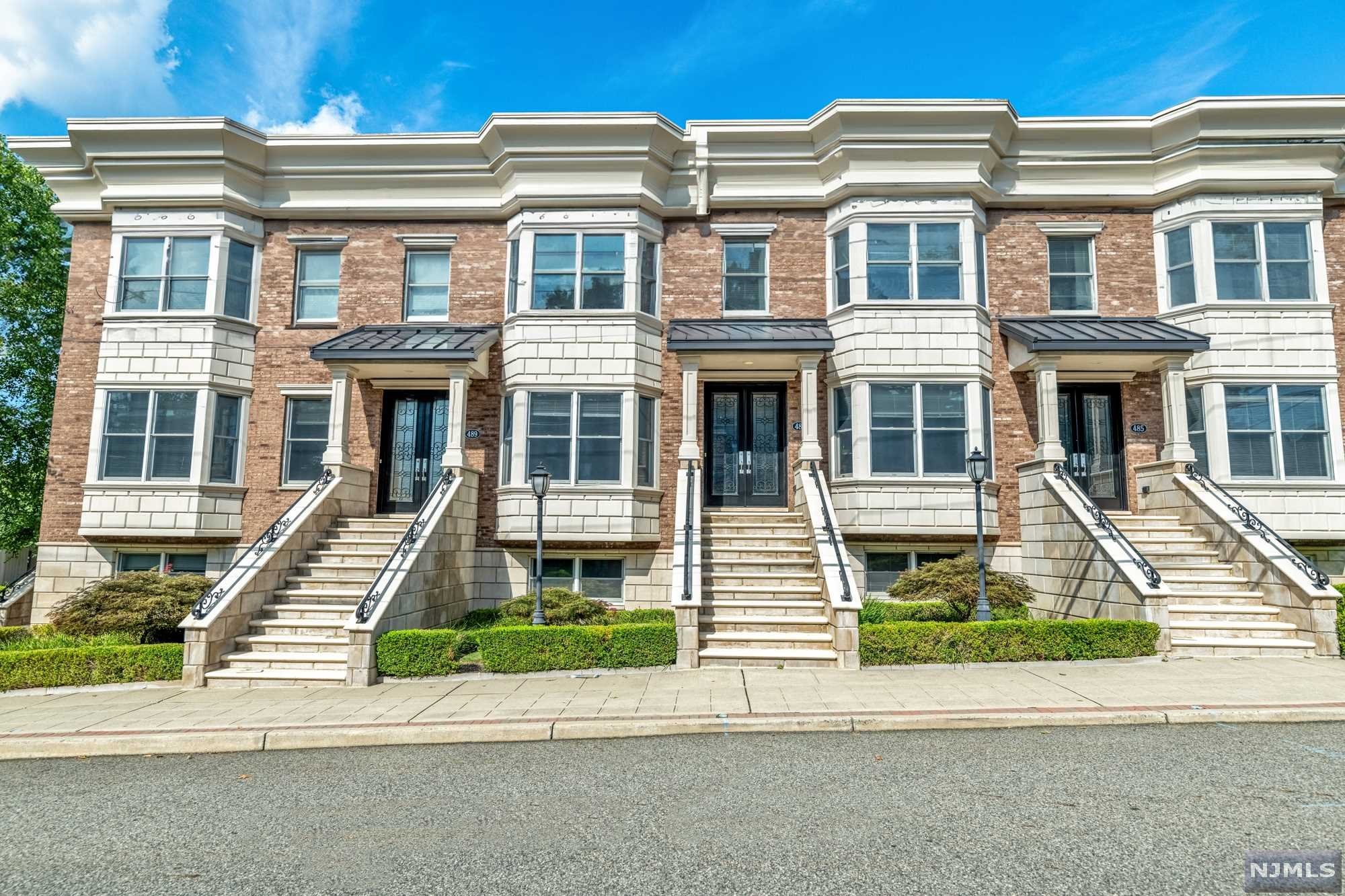 $1,165,000 Townhouse