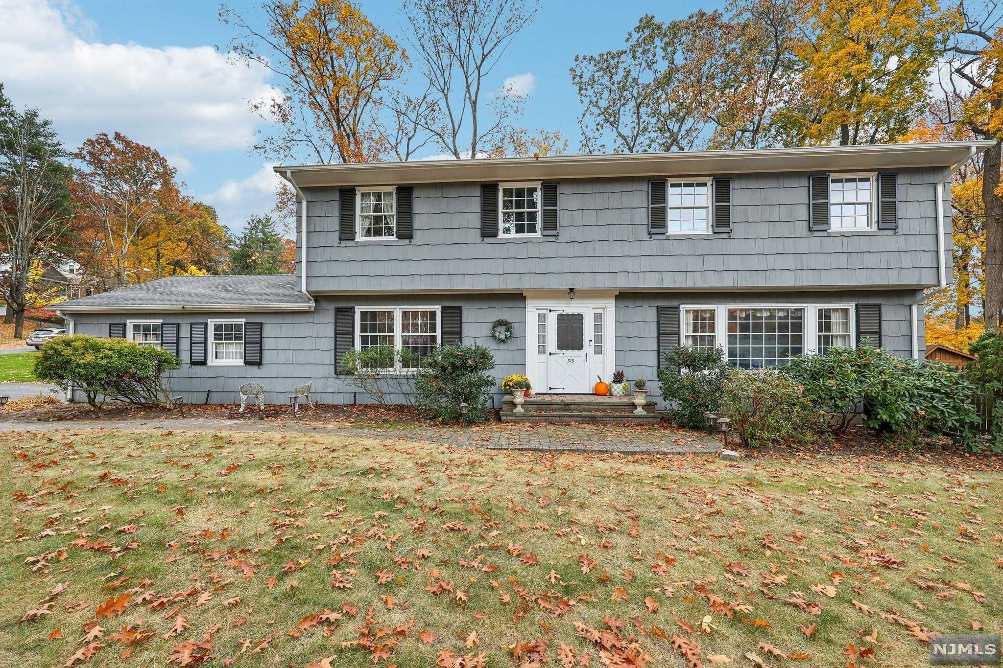 $969,000 Colonial