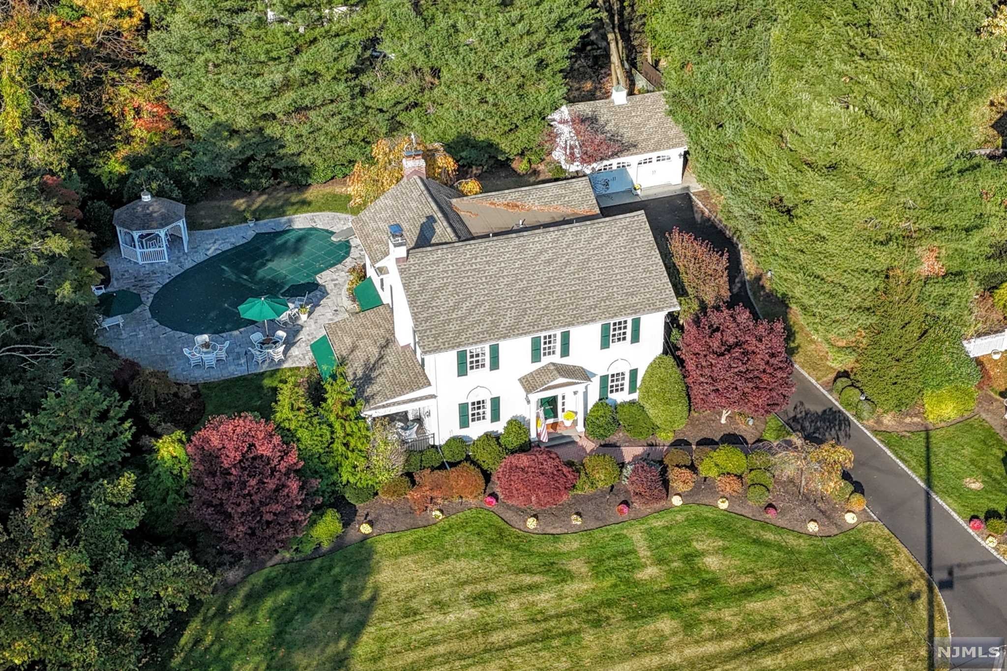 $1,425,000 Colonial