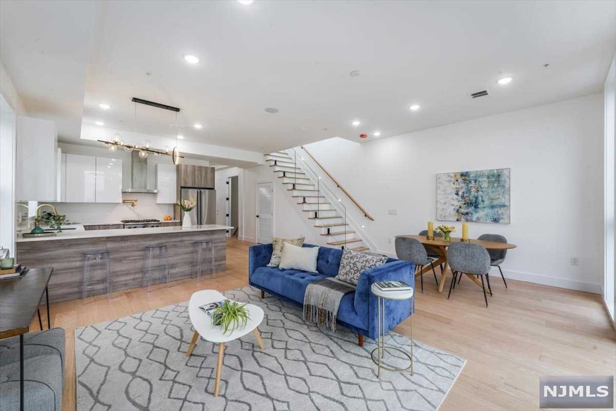 $1,475,000 Condo