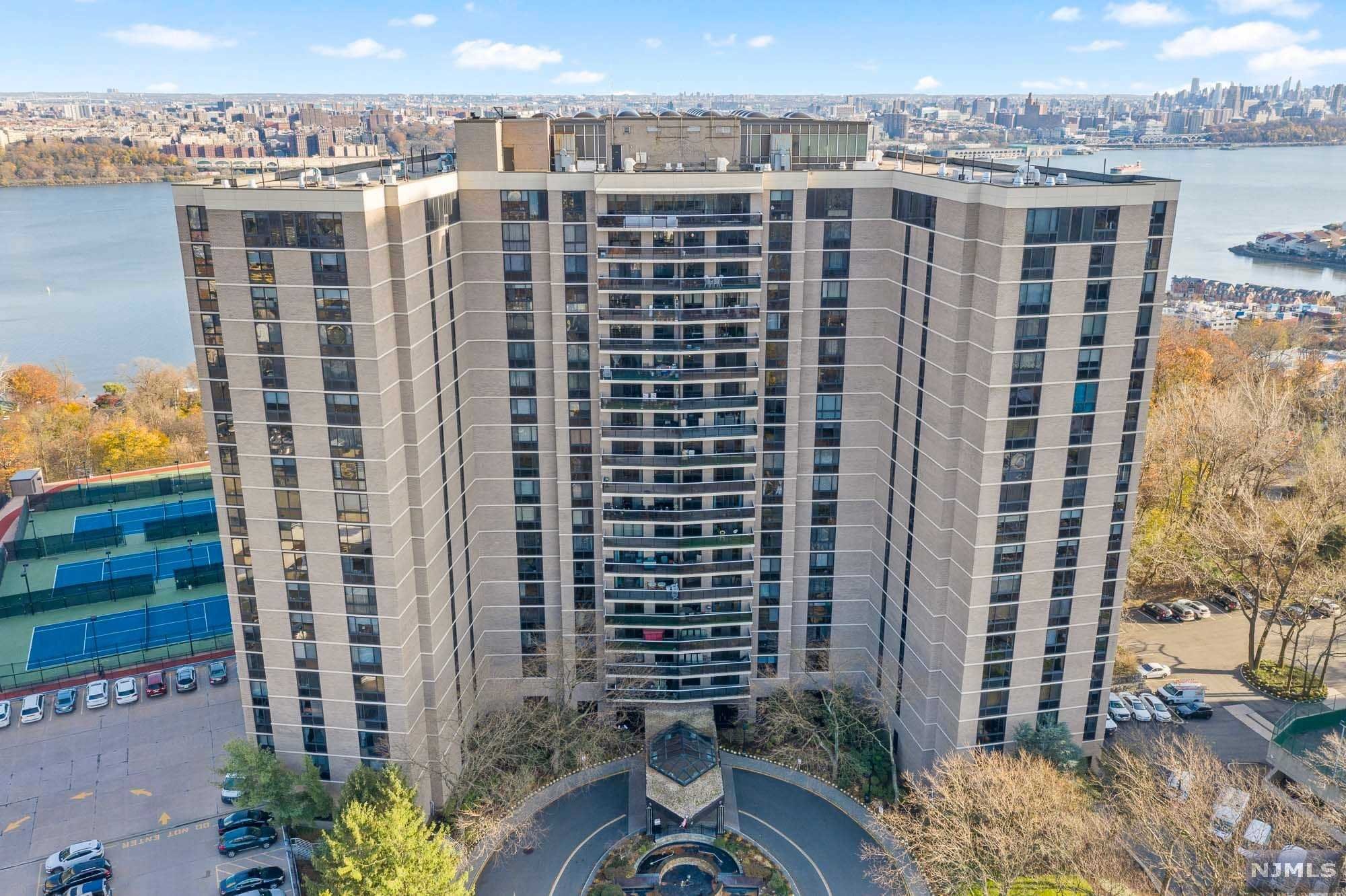 $899,000 Condo