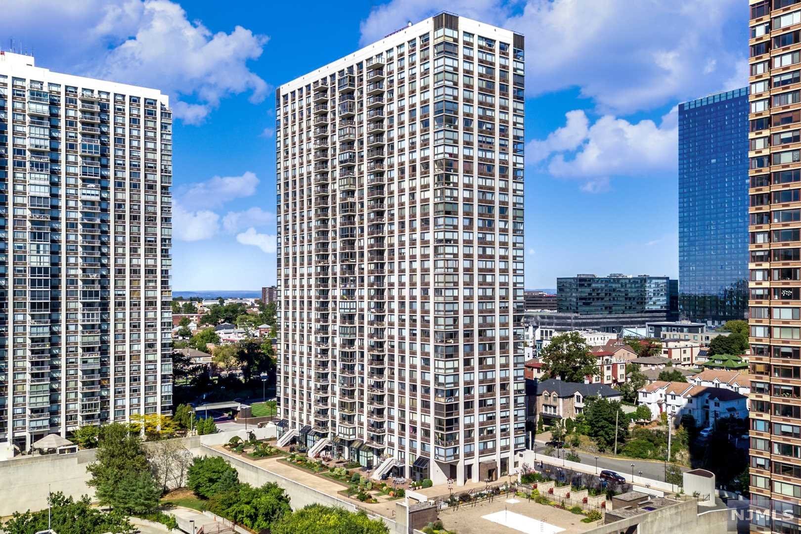 $1,699,000 Condo