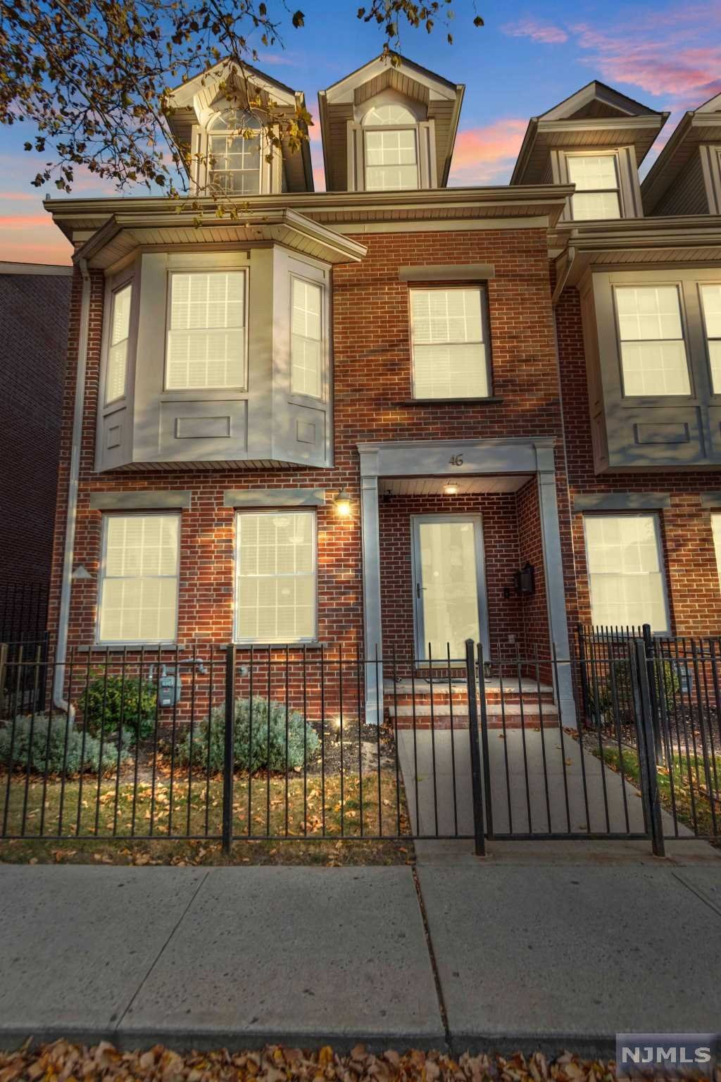 $434,500 Rowhouse