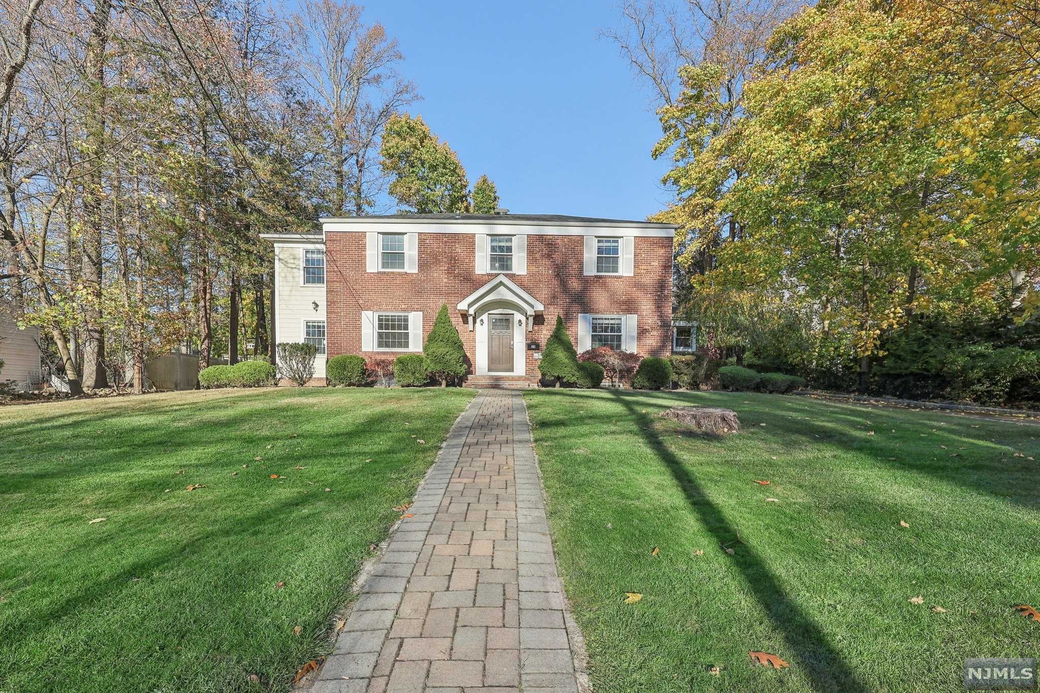 $1,390,000 Colonial