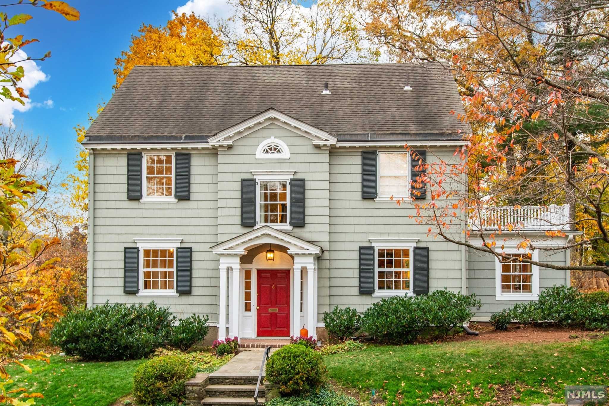 $1,099,000 Colonial